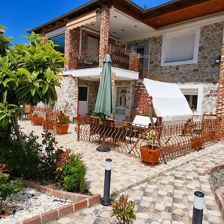Giorgos Villa *